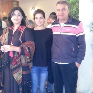 Meet your Posher, Hira